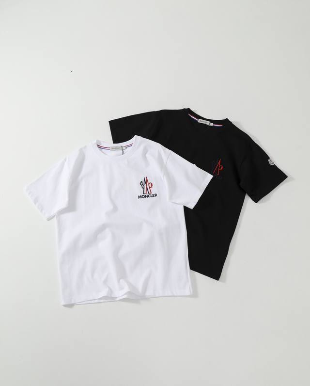 高品质1.1 Moncler 蒙口两色红蓝白黑拼色刺绣标情侣款短袖T恤 Moncler蒙口短袖T恤的价格p其实蛮有优势的 去过专柜的应该都知道蒙口的价格p不会比