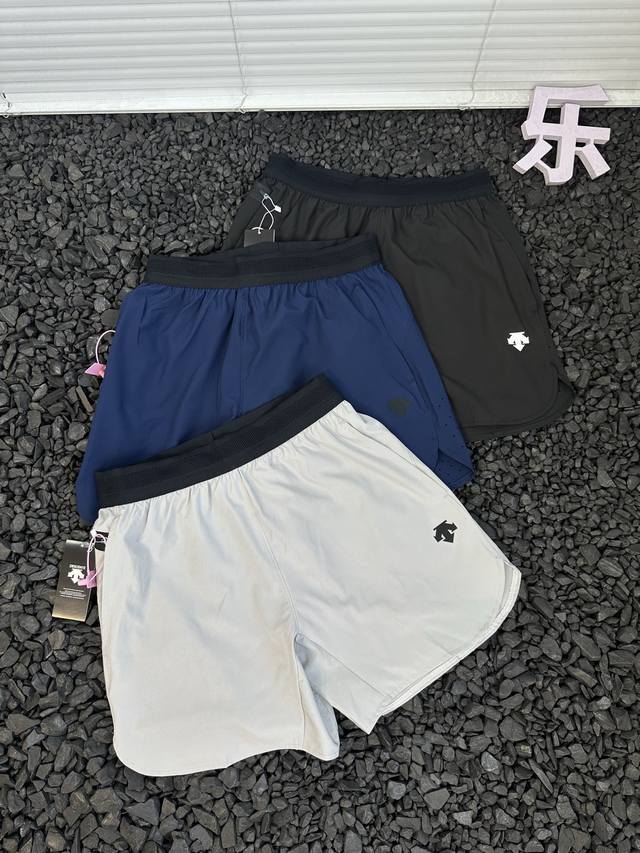 迪桑特 Descente 25Ss夏季男女款休闲运动透气网眼跑步短裤 - 轻薄透气 客供面料质地轻薄 穿着起来几乎没有负重感 且具有良好的透气性 能让空气在面料