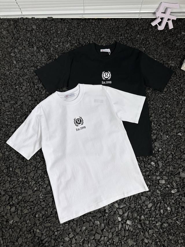 纯原臻品 顶级原版复刻 - 露露 皮革Logo小徽标2025春夏最新宽松休闲时尚百搭纯棉吸汗透气短袖T恤 - 露露Lululemon 一直是时尚与品质的代名词