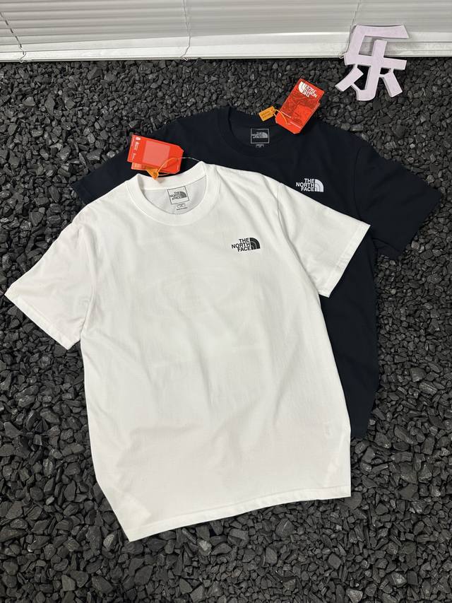 北面 The North Face 夏季新品地球印花短袖T恤 男女款 - 小红书热门爆款 明星网红同款穿搭 男女日常通勤穿搭必备单品 高品质高克重双纱面料 亲肤
