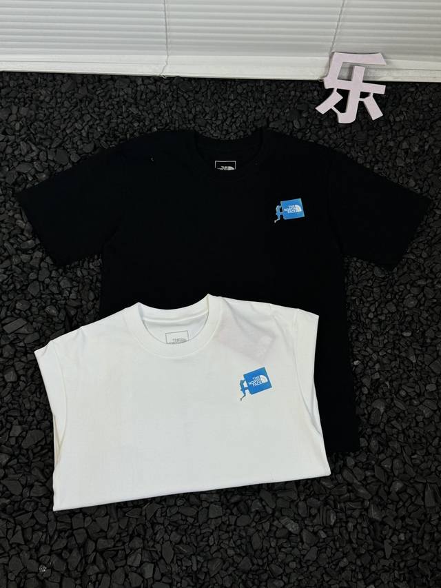 北面 The North Face 25新款登山限定款宽松休闲短袖T恤情侣款 - 宽松休闲的版型 穿上就像被云朵包裹 自在又舒适 无论是宅家追剧 还是出门逛街