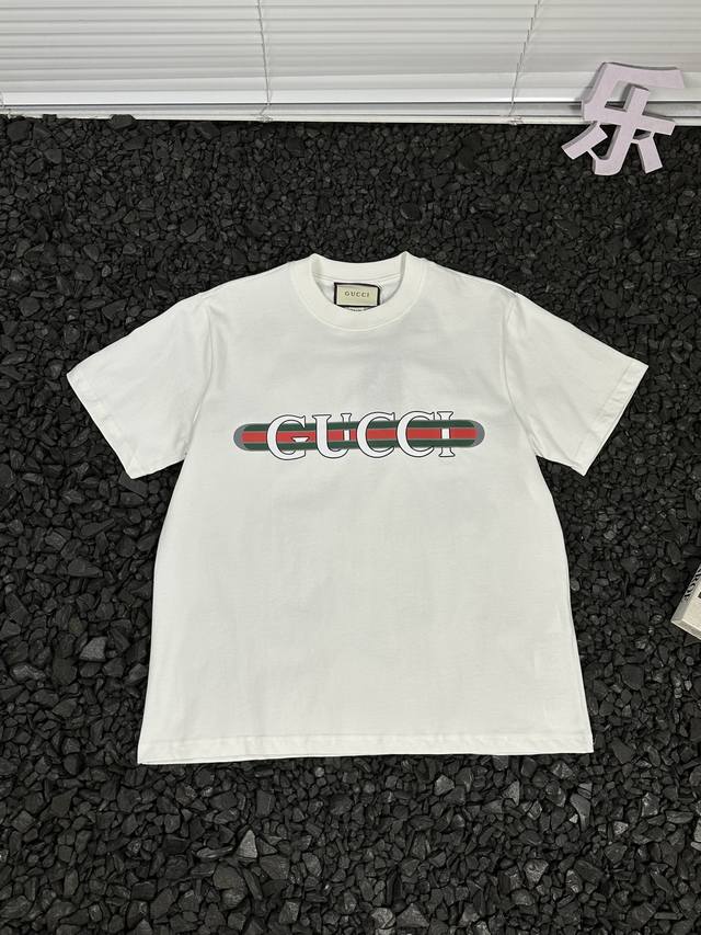 纯原臻品 顶级原版复刻 - 古驰 男女同款25Ss红绿新贯穿腰带印花短袖宽松休闲时尚百搭纯棉吸汗透气短袖T恤 - 古驰Gc 25Ss这款T恤 是品质与设计的完美