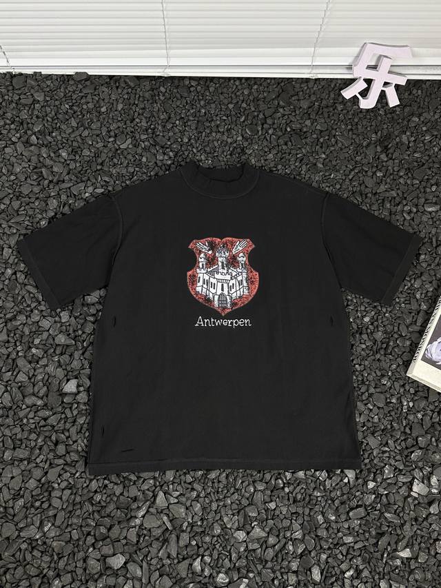 纯原臻品 顶级原版复刻 - 巴黎世家 男女同款25Ss 古堡水洗破洞做旧短袖宽松休闲时尚百搭纯棉吸汗透气短袖T恤 - 巴黎世家Blcg 25Ss这款古堡水洗破洞