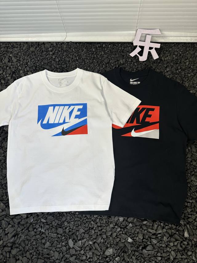 Nike 耐克 Nk夏季新款胸前彩色钩子印花情侣短袖T恤 男女同款 - 小红书热门爆款 明星网红同款穿搭 男女日常通勤穿搭必备单品 高品质高克重双纱面料 亲肤透