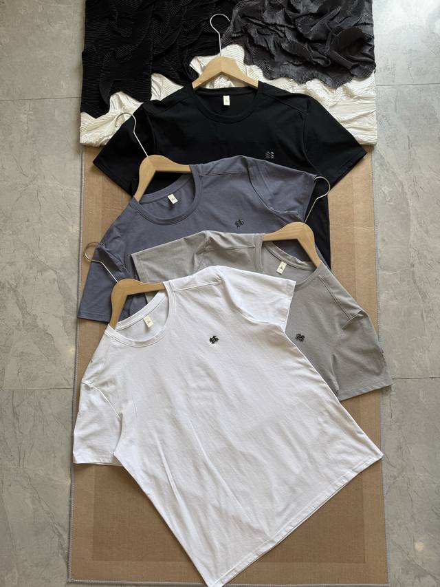 kolon Sport 可隆 四色基础硅胶Logo 短袖T恤 经典基础款短袖T恤 从面料 工艺到细节处理 处处体现品质与舒适的完美结合 选用高支数棉料 触感柔软