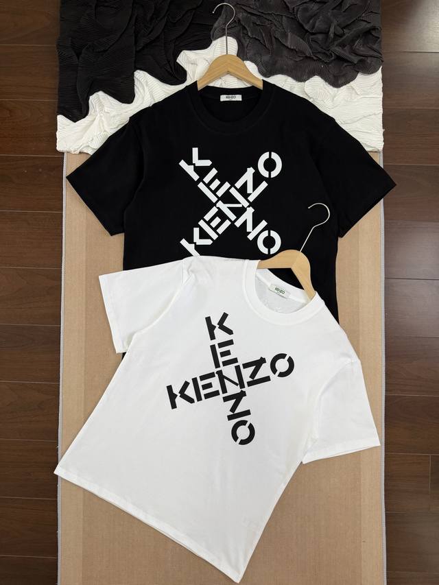 kenzo 高田贤三 百搭X字母印花 休闲圆领短袖T恤 -面料采用260G双纱面料 达到透而不露的黄金平衡点 完美规避透视尴尬 成衣尺寸稳定 多次机洗仍能保持初