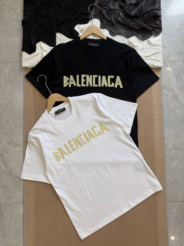 balenciaga巴黎世家 Ss24 黄胶带字母Logo印花 圆领短袖T恤 -面料采用260G纯棉面料 达到透而不露的黄金平衡点 完美规避透视尴尬 成衣尺寸稳