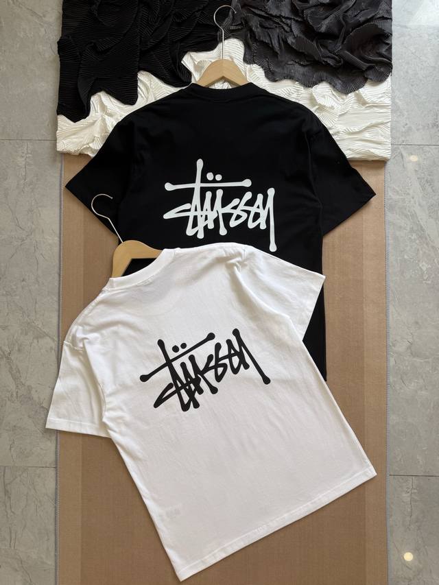 斯图西 Stussy Ss22 经典Logo圆领短袖T恤 -面料采用260G纯棉面料 达到透而不露的黄金平衡点 完美规避透视尴尬 成衣尺寸稳定 多次机洗仍能保持