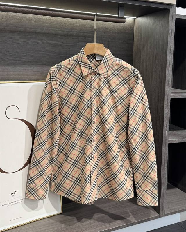 burberry衬衫经典 Ss新款格子经典对格长袖条纹衬衫 B21 面料采用100%纯棉格纹原版定制面料 面料属性舒适 透气 水感柔软 色织格纹纹路清晰 简约不