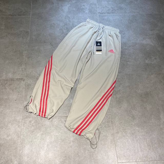 adidas阿迪达斯 三条杠运动机能裤登山工装抽绳长裤情侣款 color: 杏色 Size: M-Xl m 腰围86 臀围112 裤长99 Cm l 腰围90