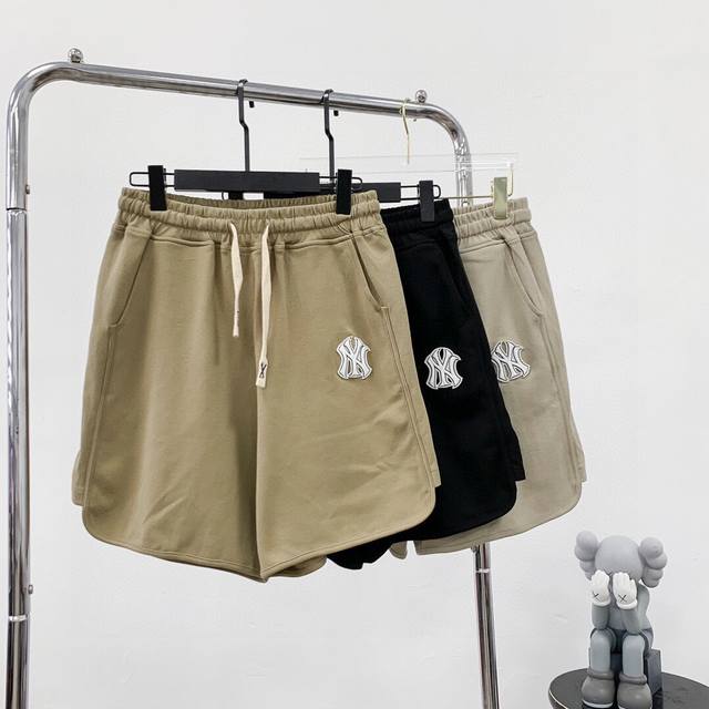 mlb洋基队经典Ny毛圈三色短裤同步上新 最优品质 #用心 定制毛圈面料 轻薄柔软上身质感的同时 完美修饰腿型 显搞显瘦显优越 必备潮流单品 沿袭经典Ny绣标的