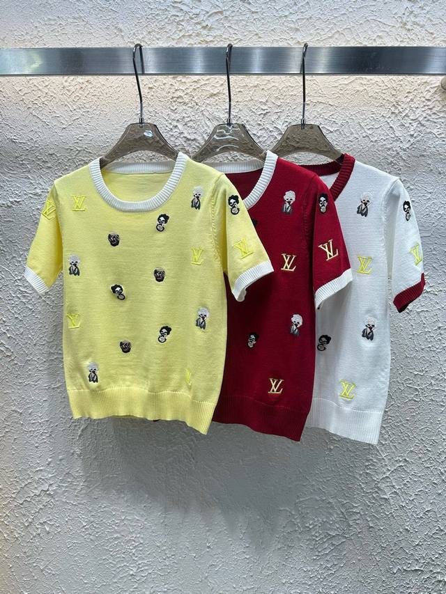 louis Vuitton Lv 驴家卡通字母刺绣撞色针织短袖 款号 25670105737 颜色 黄色 红色 白色 尺码 均码 80-125斤