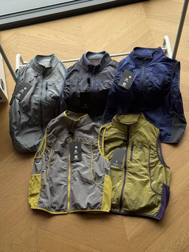 供 Kailas凯乐石 口袋拉链 尼龙速干拼色背心马甲男女同款 s~Xxl 银灰拼绿 烟灰拼黄 深灰拼紫 藏青 黄色 金属尼龙面料 光泽度完美还原 胸口拉链口袋