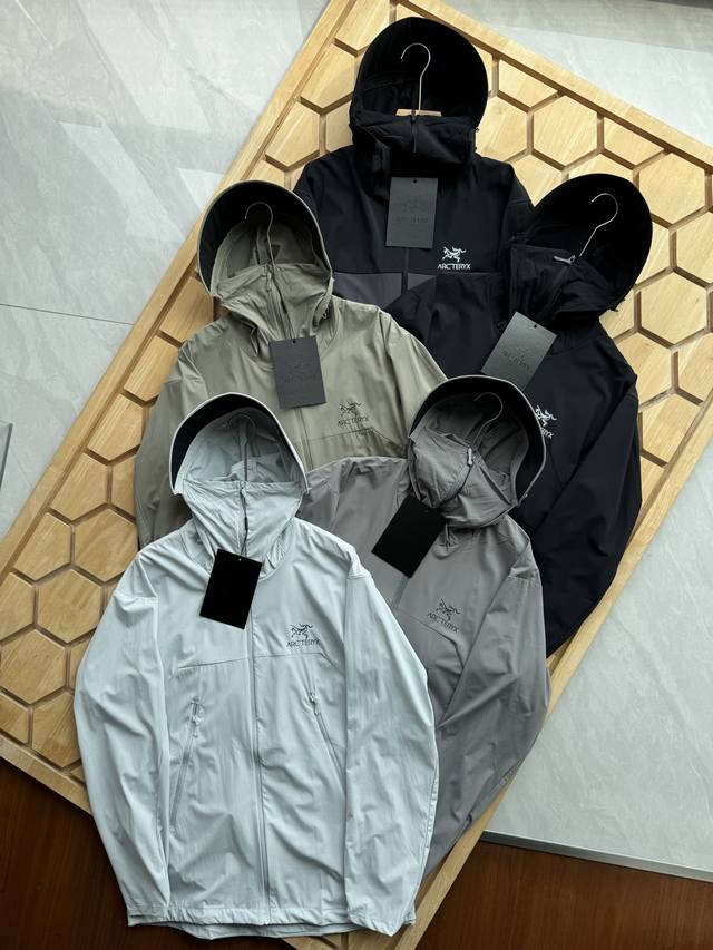 帽沿可拆卸情侣款皮肤衣 Arc'teryx 始祖鸟2025年夏季新品情侣款跑步系列运动健身夜跑夏季透气梭织皮肤衣 机能薄型夹克小冲锋衣皮肤衣防晒衣 男女同款可配