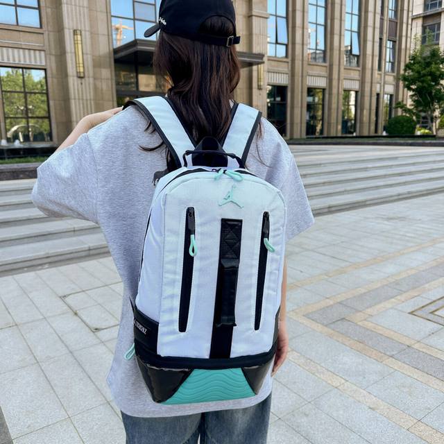 Air Jordan乔丹飞人 大容量双肩包户外运动篮球包男女同款休闲旅行背包电脑包 尺寸:46 29 18