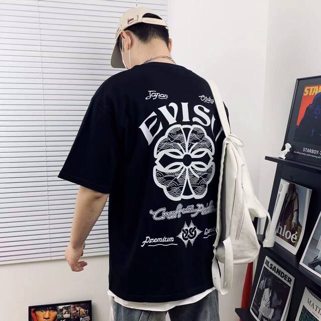 上身细节图# evisu 福神高版本标志印花男女休闲短袖T恤 不得不推荐一款非常受欢迎的硬货 280克双纱面料 有型 更有质感 夏季你需要这样一件超百搭的T恤看