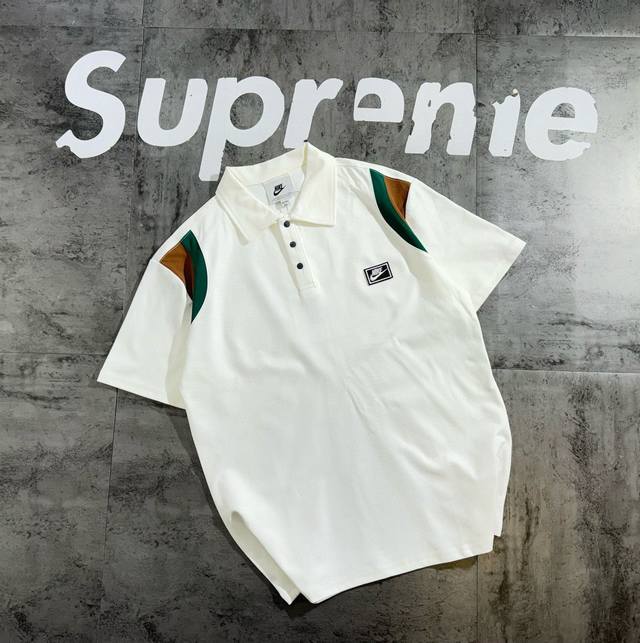 nike情侣短袖polot恤 面料采用精梳棉材质 手感舒适 细腻 透气 不起球不褪色 有微弹力哦 印花采用刺绣技术 品质超赞 细腻 不褪色 不开裂 万针刺绣Lo