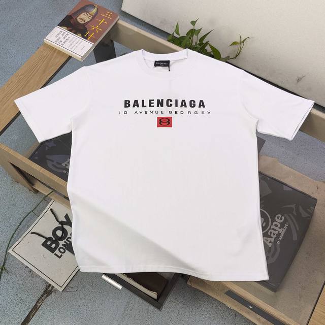 上新 款号 Kl5078 高版本 2025新款Balenciaga巴黎世家8号字母图案Logo印花休闲情侣宽松短袖T恤 独一无二的活性环保面料染色 32支双纱精