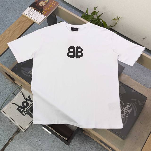 上新 款号 Kl5077 高版本 2025新款Balenciaga巴黎世家经典发泡字母图案Logo印花休闲情侣宽松短袖T恤 独一无二的活性环保面料染色 32支双