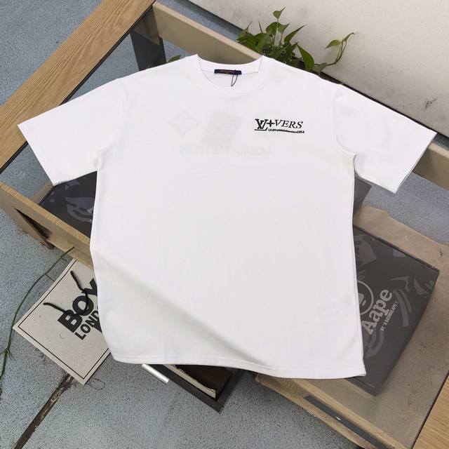 上新 款号 Kl5070 高版本 2025新款Louis Vuitton路易威登Lv刺绣字母四叶草图案Logo印花休闲情侣宽松短袖T恤 独一无二的活性环保面料染