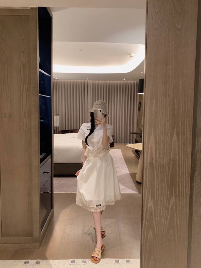 上新 miumi* 缪缪 专Gui拼接订制蕾丝花边短袖衬衣半身裙套装 学院风超好看 Miu 系 颜色 白色 码数 Sml见尾图