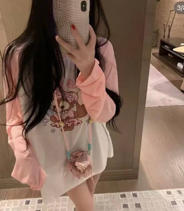 上新 雪莉玫拼色防晒长袖T 送手机夹 送闺蜜她会超开心 治愈全世界的小熊 自带手机支架 长在心巴上的粉色小玫玫 是谁还没拥有可爱挂件Tee 颜色 粉色 码数 见