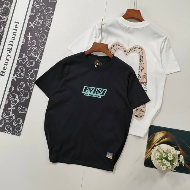 尺码S-2Xl掌柜推荐 王一博同款 Evisu福神 2025年春季新品 男士口号家花达摩大M印花短袖T恤 evisu是一个源于日本的高端潮流品牌 于1991年在