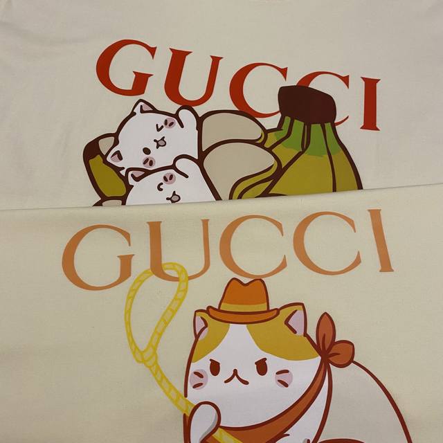古驰Gucci 春夏Bananya联名款Logo香蕉小猫卡通情侣短袖 穿上就是舒适自在 减龄又显瘦的存在 慵懒而随性 结合干净简单的色系就特别耐看 适合日常穿着