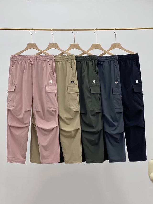 可隆Kolonsport工装伞兵裤 出游旅行必备单品 宝子们 挖到一条能闭眼入的神仙工装裤 这款伞兵裤以超高性价比 超强功能性惊艳登场 男女同款的设计更是情侣穿
