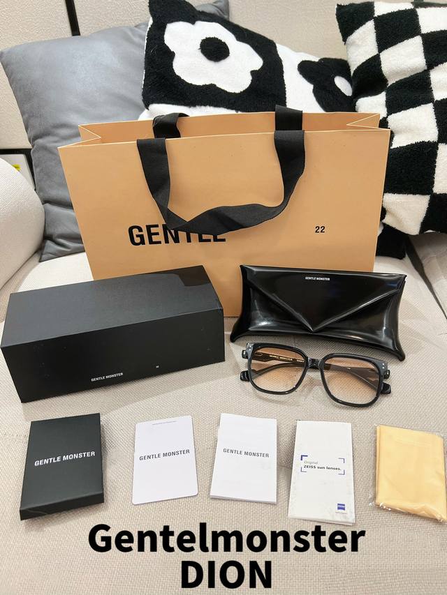 Gentelmonster Dion日落腮红太阳镜 出行必备专柜级别蔡司镜片 全网都在找它的夏日爆火的日落色太阳镜 镜框更窄一些 更加秀气一些 素颜神器自带腮红