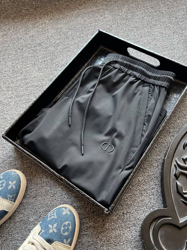 顶级无痕锦氨 人气爆款 Dior 迪奥专柜新品Cd款顶级奢华无痕锦氨短裤 恒隆在售万元级 款号 6958 迪奥家顶级锦氨奢华面料 拿到手第一感觉是质感相当好 非