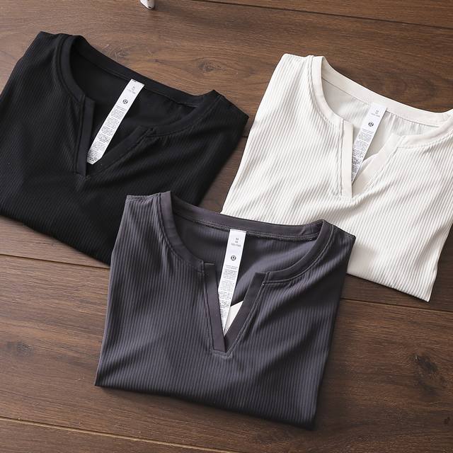 严选好货 Lululemon新款女士开领短袖T恤 官网同步在售 客供罗纹Nulu弹力面料 柔滑细腻 舒适透气 修身裁剪版型 衣领开口设计 后领小标硅胶Logo烫