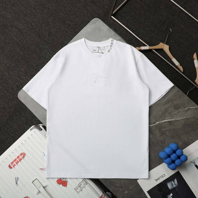 上新 顶级复刻 高端定制 - Burberry 巴宝莉 新款刺绣Logo休闲圆领短袖T恤 - 款号: 328 - 颜色 黑色 白色 - 购入原版开模打造 全套定