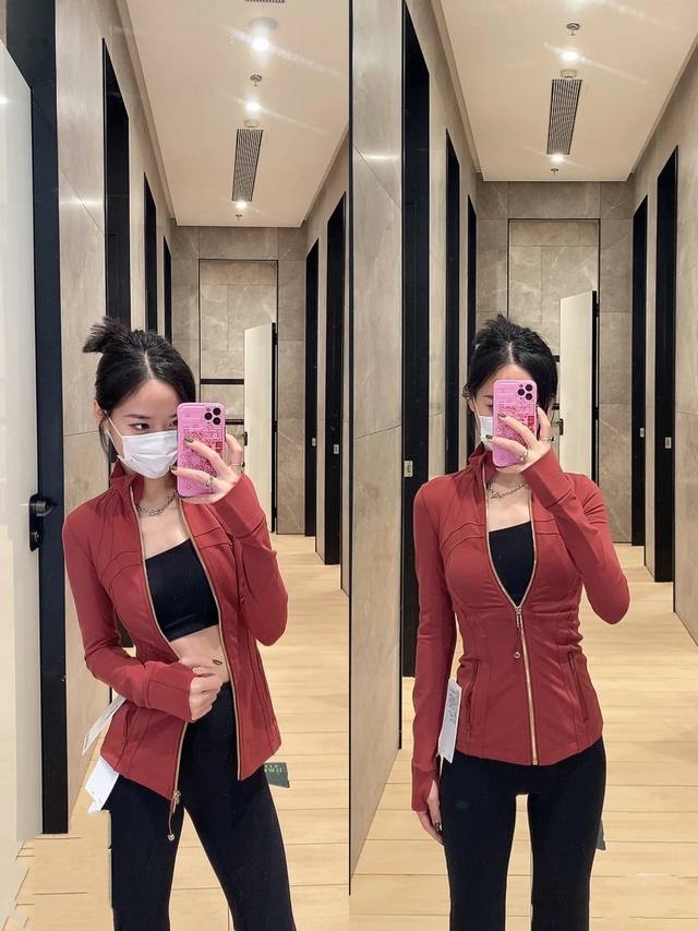 金拉链 酒红色模特图 -Lululemon25款