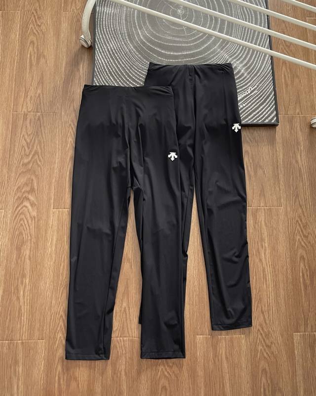 高版本 可情侣装Descente迪桑特专柜同款Running跑步运动健身男女情侣同款休闲裤小脚裤 运动休闲长裤 采用质四面弹力面料 面料挺括 顺滑舒爽 F360
