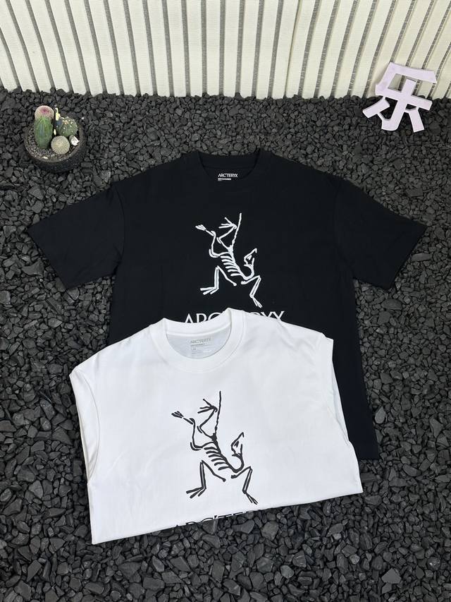 Arcteryx 始祖鸟 25Ss夏季胸前大幅鸟标印花短袖T恤 情侣款 - 小红书热门爆款 明星网红同款穿搭 男女日常通勤穿搭必备单品 高品质高克重双纱面料 亲