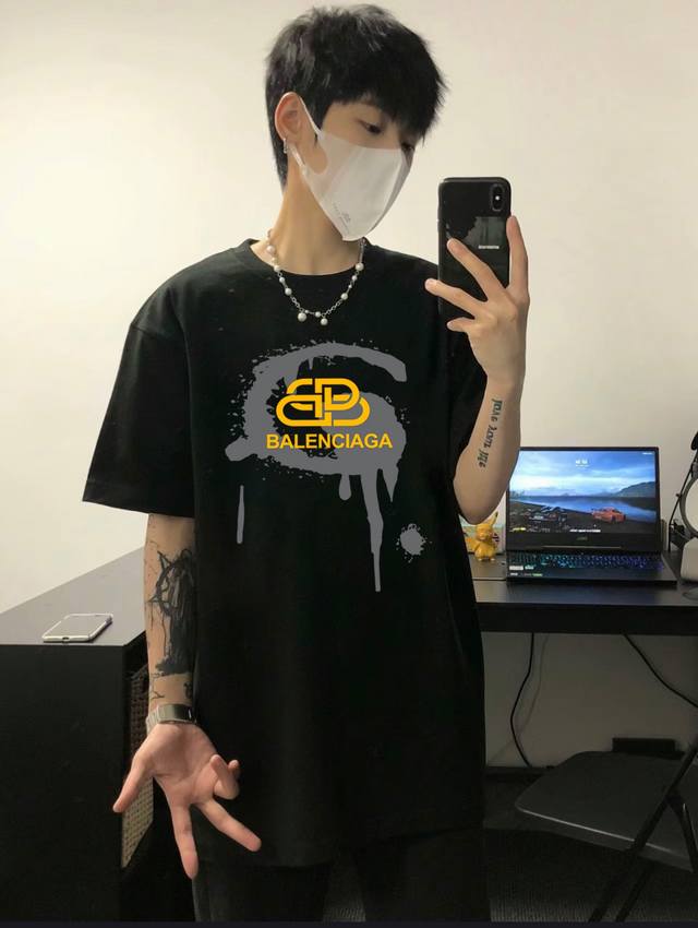 balenciaga 巴黎世家泼墨金标大锁扣圆领短袖半袖T恤 面料采用260克纯棉双纱食毛面料 双线二本针压线 久洗不变形 原版定制三标 高端进口印花 随意水洗