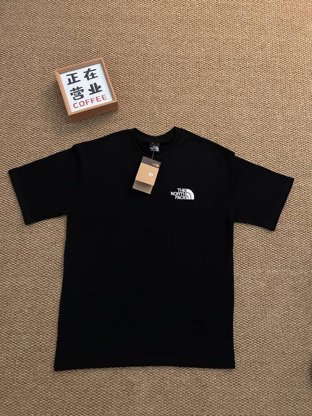 顶端刺绣品质北面The North Face 基础款黑色短袖宽松男女同款情侣款 采用抗菌2 克新疆长绒棉重磅面料 透气舒适 怎么洗都不起球透气轻柔的短袖 让您穿