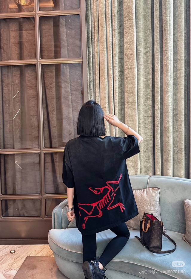 模特图 品质短袖版型超大Arc'teryx 始祖鸟 25Ss 后背大鸟印花Logo图案设计 男女同款圆领纯棉短袖T恤 宽松版 330G全棉精梳棉 高品质 颜色