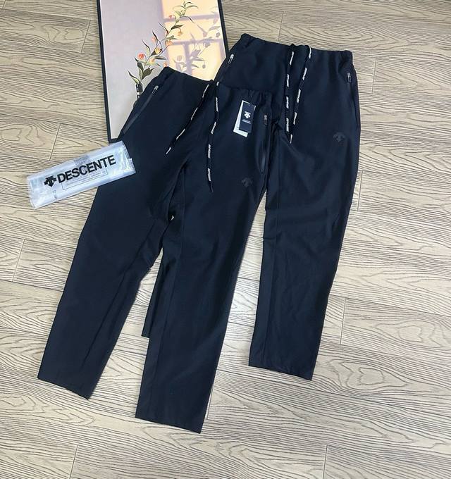 descente 迪桑特春季新款综训运动健身男士透气pt 迪桑特男士梭织运动裤休闲长裤 透气排汗3D立体裁剪的工艺 上身效果没得说 性价比真心高 轻量复合透气面