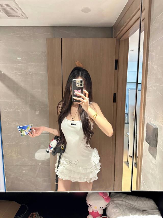 miumiu缪缪定制字母小标背心蛋糕裙 款号 25671805679 颜色 白色 尺码 Sml s码80-95斤 m码95-110斤 l码110-125斤