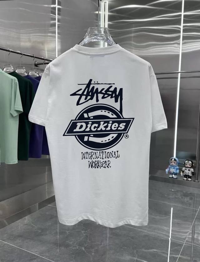 斯图西联名冠军系列 专柜款复古情侣 印花短袖T落肩袖 重磅280G精梳棉材质 透气舒适 版型宽松 进口外贸级专柜印花 随意搓洗不褪色不变形 情侣款 男女同款哦