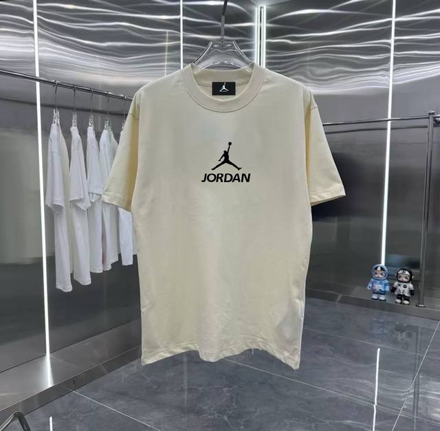 乔丹系列 专柜款复古情侣 印花短袖T落肩袖 重磅280G精梳棉材质 透气舒适 版型宽松 进口外贸级专柜印花 随意搓洗不褪色不变形 情侣款 男女同款哦