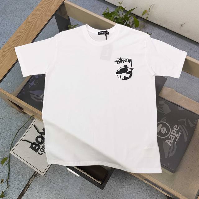 上新 款号 Tx285 2025新款Stussy斯图西经典小人字母图案Logo印花休闲情侣短袖T恤 轻奢高级 上身效果 绝绝子 采用250克纯棉面料 全套定制辅