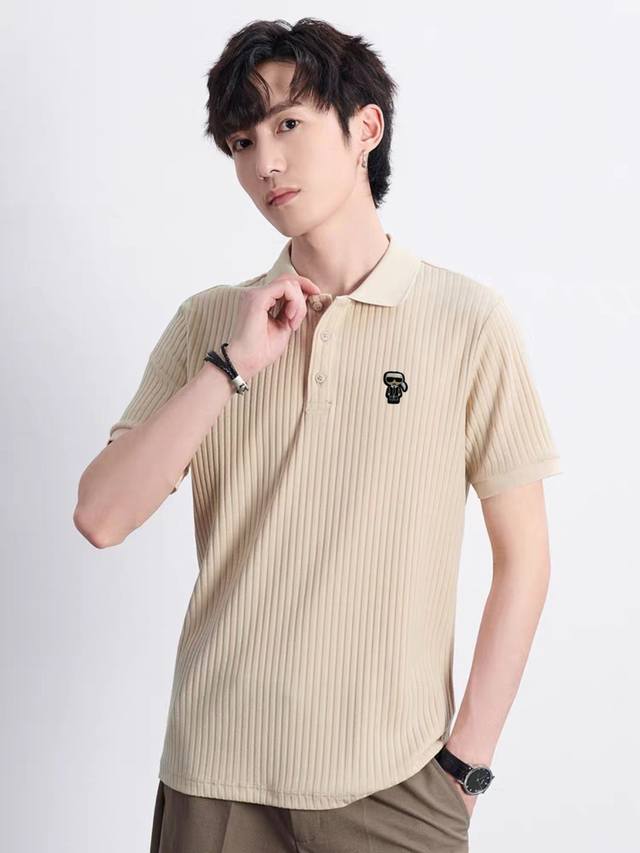 夏季2025新款Fendi 芬迪小老佛爷男士短袖polo衫高端翻领冰丝T恤修身半袖体恤 丝滑倍加不粘人 透气超性赞 必须纱从线开始 就要独订家制丝光纱线 然后成