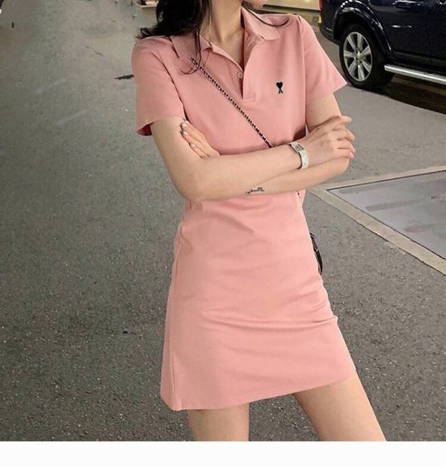 ami2025Ss新款女士黑桃冰丝翻领polo连衣裙 领口袖口包边采用高密度螺纹 高端大气 一件出街绝对碾压式的 翻领设计 是人人都可以驾驭的款 你可以想象一下