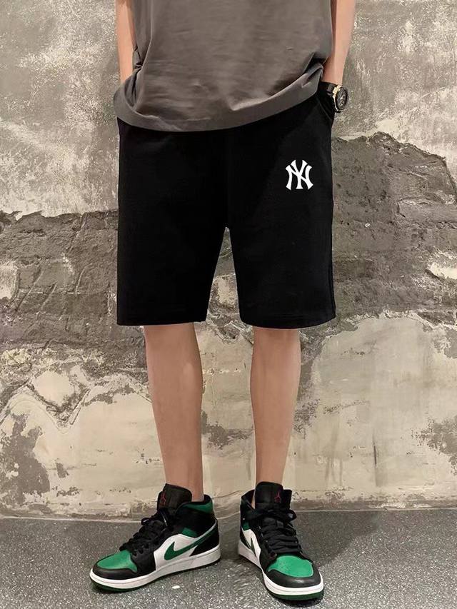 mlb洋基队Ny运动短裤男女同款 短裤穿的就是版型 版型好 上身效果才会好 这款短裤可以说修饰身材非常不错 采用申州客供原厂纯棉面料 柔软舒适 透气性好 排汗能