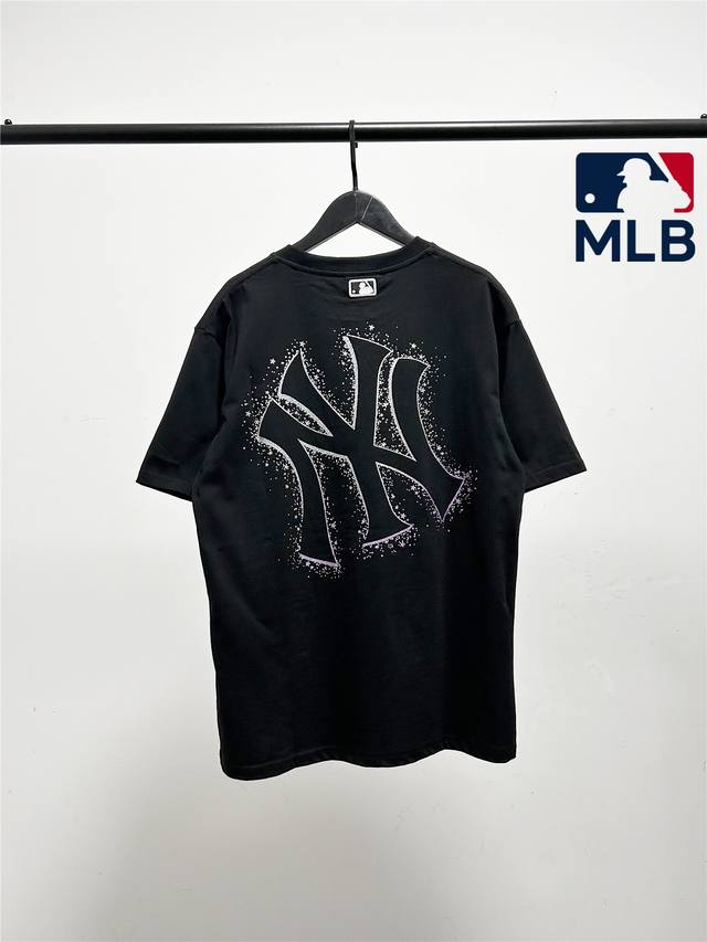 高品质 Mlb柜子新款银标刺绣 后背星星斜字母短袖T恤 三标齐全 三联吊卡 原厂包装 通肩压条保证舒适性 高端品质2025Mlb Ny 银标镂空斜字母款 情侣圆