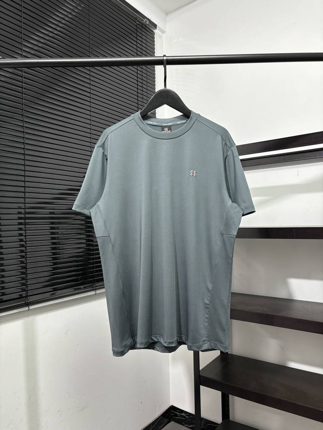 高版本 质量很好 高弹力运动速干系列 可隆Kolon Sport夏款短袖打底衫 短袖T恤 胸前硅胶小标 全身3D立体裁剪工艺 25年迪桑特训练服薄款打底衫代购好