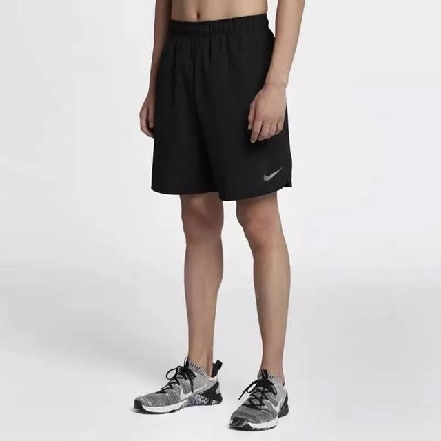 上新 nike耐克钩子夏季速干轻薄弹力五分短裤 反光Logo 反光条设计夜跑更安全下摆开叉更凉快 尺码:M,L,Xl,2Xl,3Xl, 黑色 灰色 极品梭织弹力